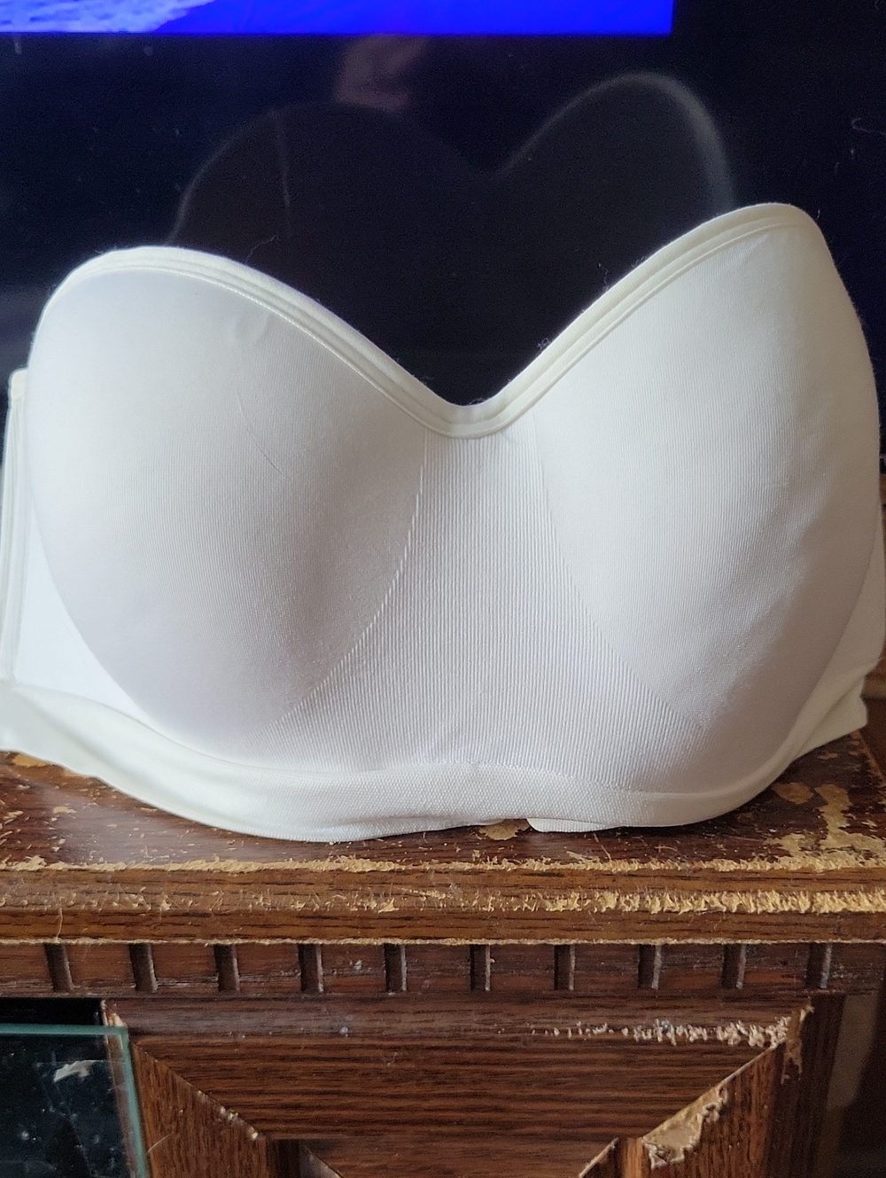 AUDEN Strapless Seamless White Bandeau Bra